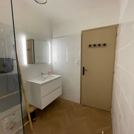 Spacieux Avec Balcon Appartamento Narbona