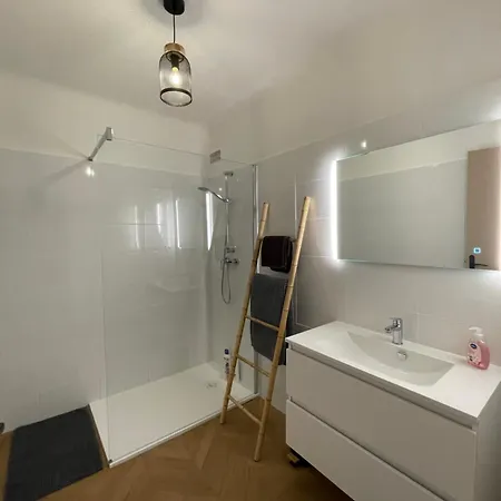 Spacieux Avec Balcon